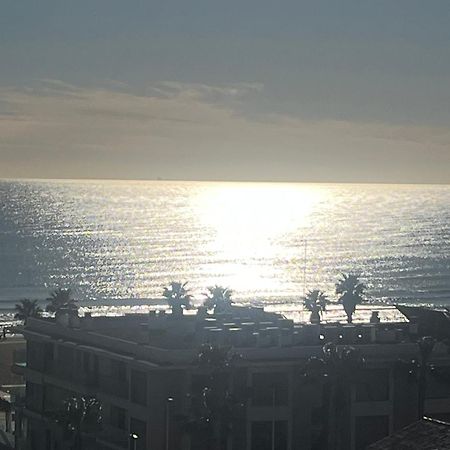 Stylish Well-Connected Beachfront Flat فالنسيا المظهر الخارجي الصورة