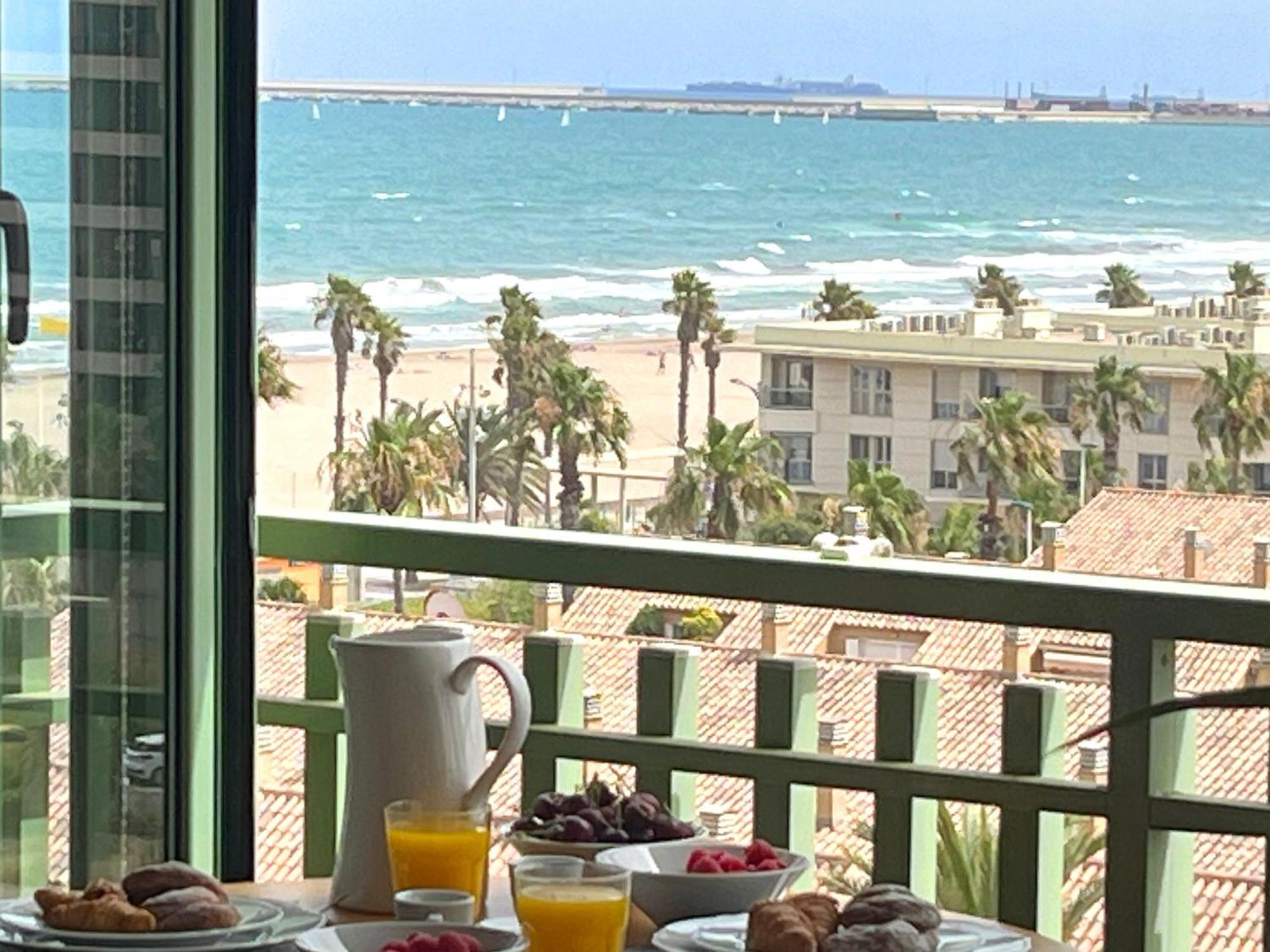 Stylish Well-Connected Beachfront Flat فالنسيا المظهر الخارجي الصورة