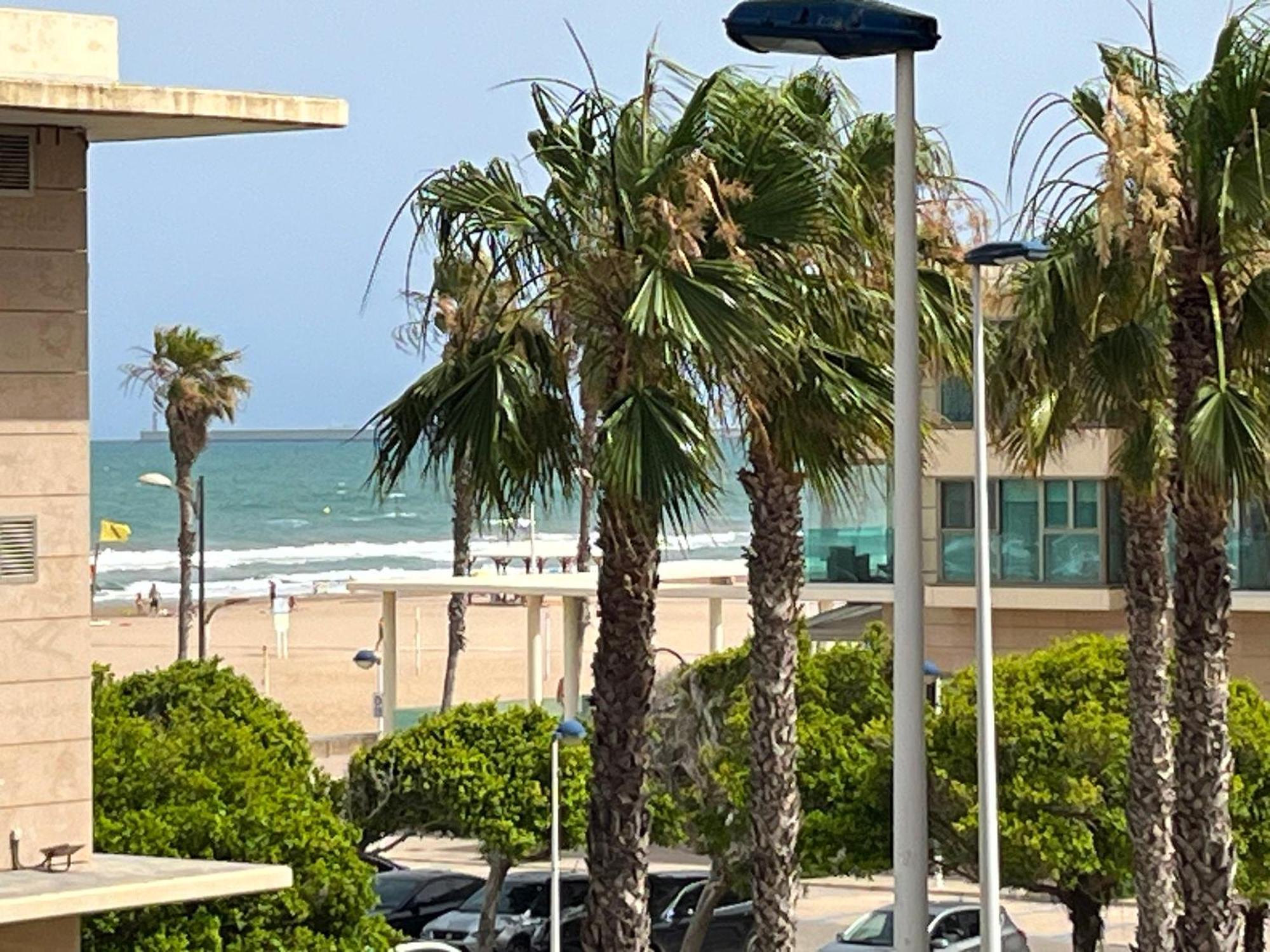 Stylish Well-Connected Beachfront Flat فالنسيا المظهر الخارجي الصورة