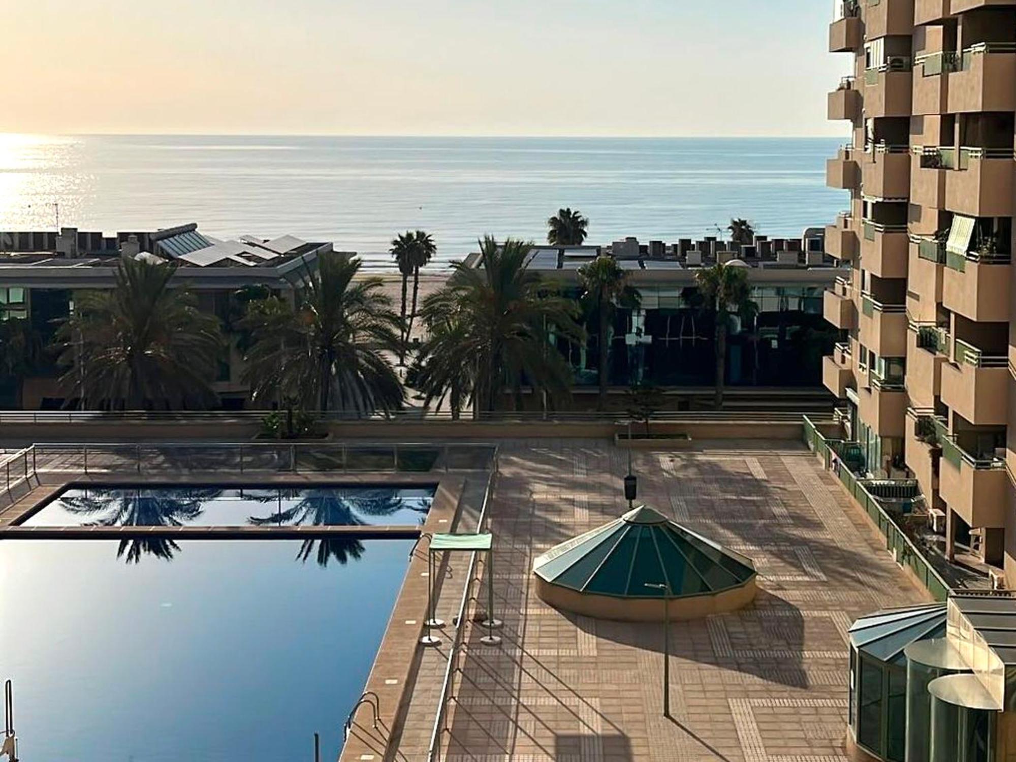 Stylish Well-Connected Beachfront Flat فالنسيا المظهر الخارجي الصورة