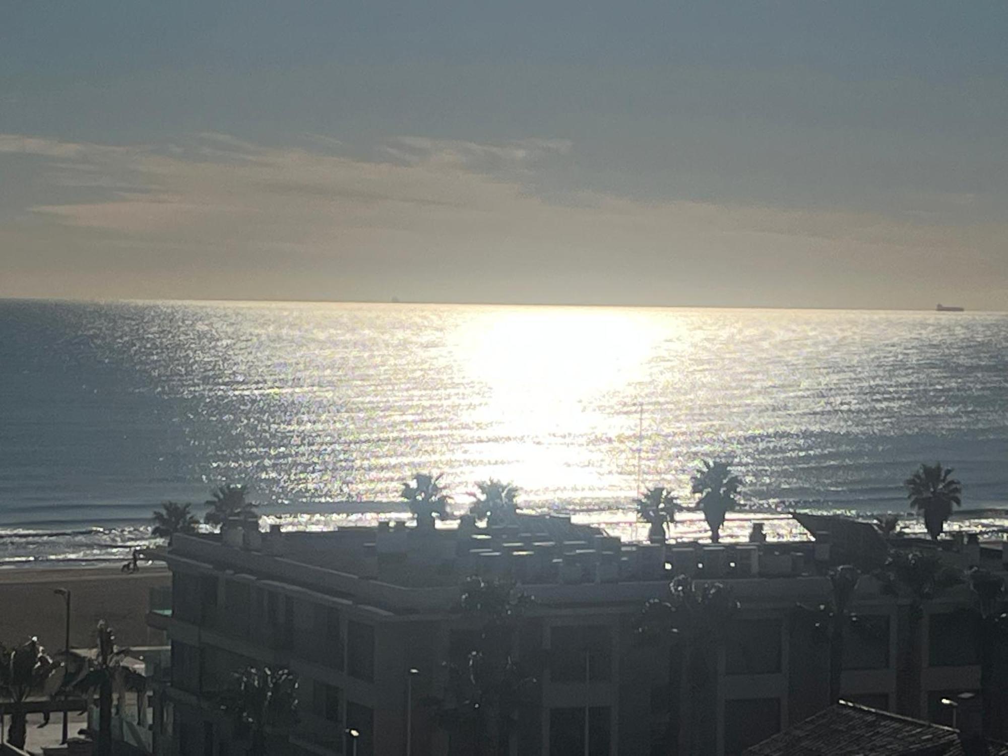 Stylish Well-Connected Beachfront Flat فالنسيا المظهر الخارجي الصورة